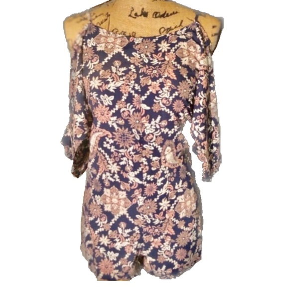 Petite- Navy & Blush Cold Shoulder Floral Romper